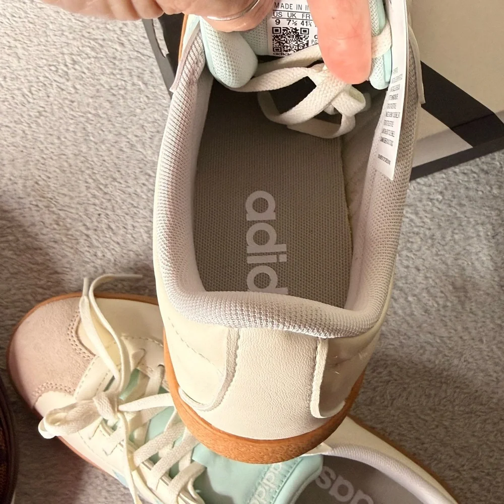 Adidas VL Court Base Sneakers Women’s Size 9 Cream Mint Gum Sole NIB